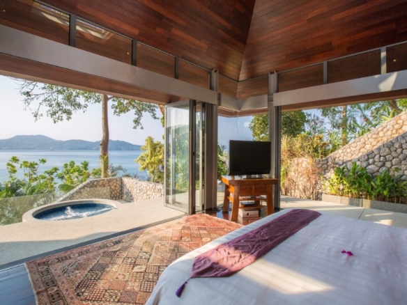 Wonderful Oceanfront hillside villa