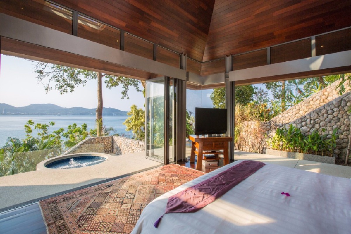 Wonderful Oceanfront hillside villa